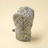 Sakura Block Print Oven Mitt in Green